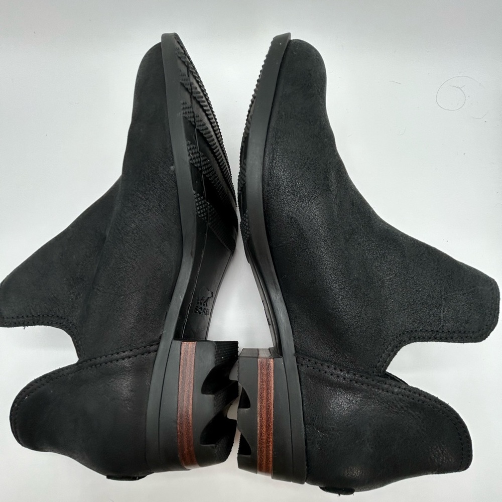Sorel  Lola  Boot Size 8.5 suede / Leather Rain Bootie Cutouts Chealse boot - Picture 3 of 8